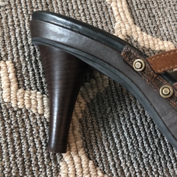 Cole Haan Cushioned Sandals! - Picture 3 of 3